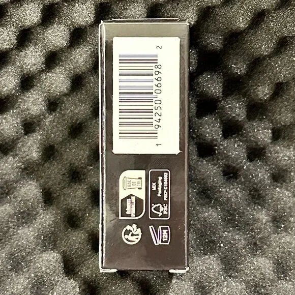 Laura Mercier Caviar Smoothing Matte Lipstick - Picture 5 of 10